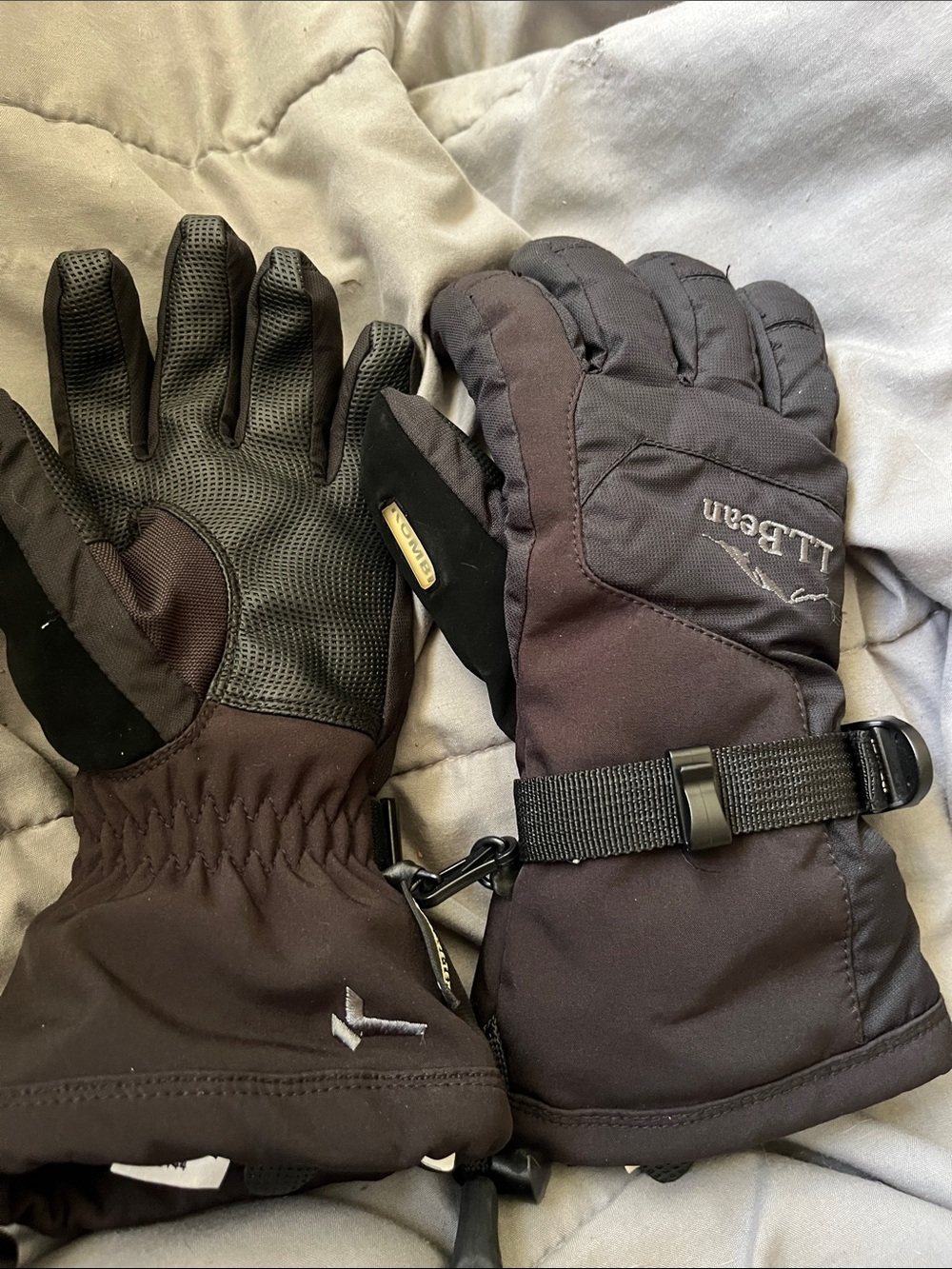 L.L. Bean Men's Black Insulated Winter Gloves - Ski gloves